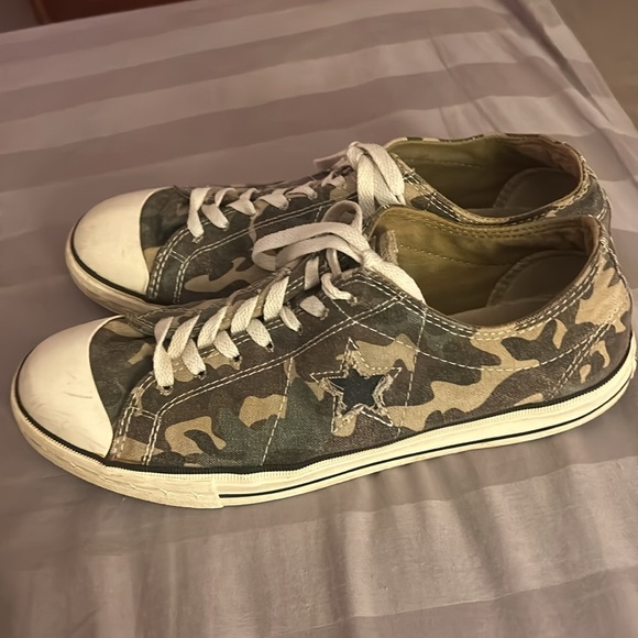 Men’s Converse One Star Sneakers - Picture 2 of 4